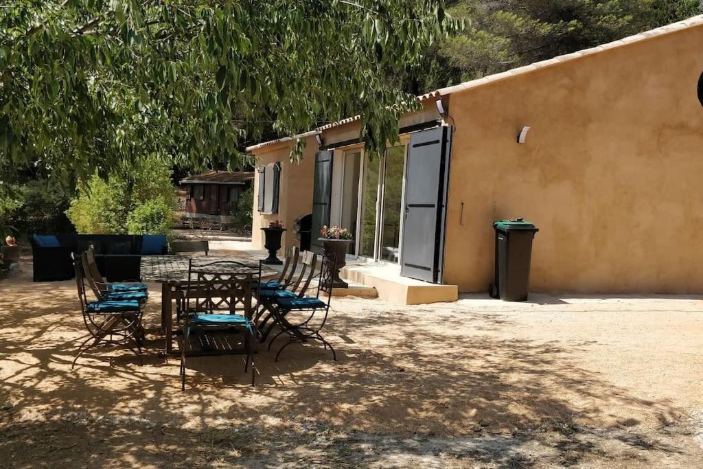 Villa Cigalons En Pleine Pinede Avec Piscine Chauffee De Mai A Septembre Auriol Luaran gambar