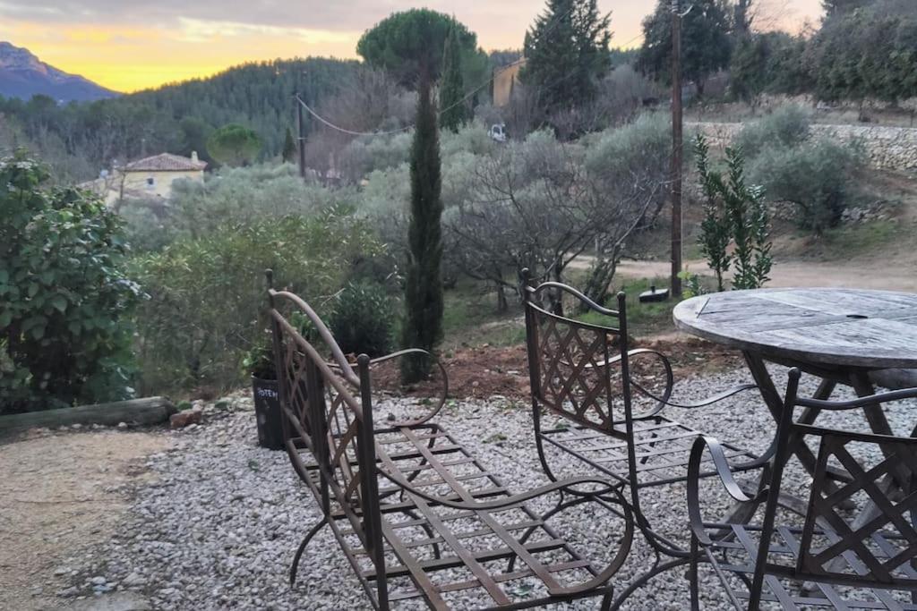 Villa Cigalons En Pleine Pinede Avec Piscine Chauffee De Mai A Septembre Auriol Luaran gambar