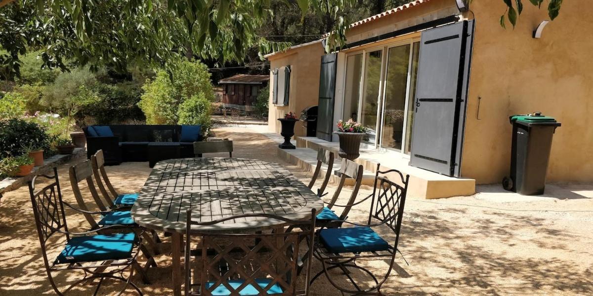 Villa Cigalons En Pleine Pinede Avec Piscine Chauffee De Mai A Septembre Auriol Luaran gambar