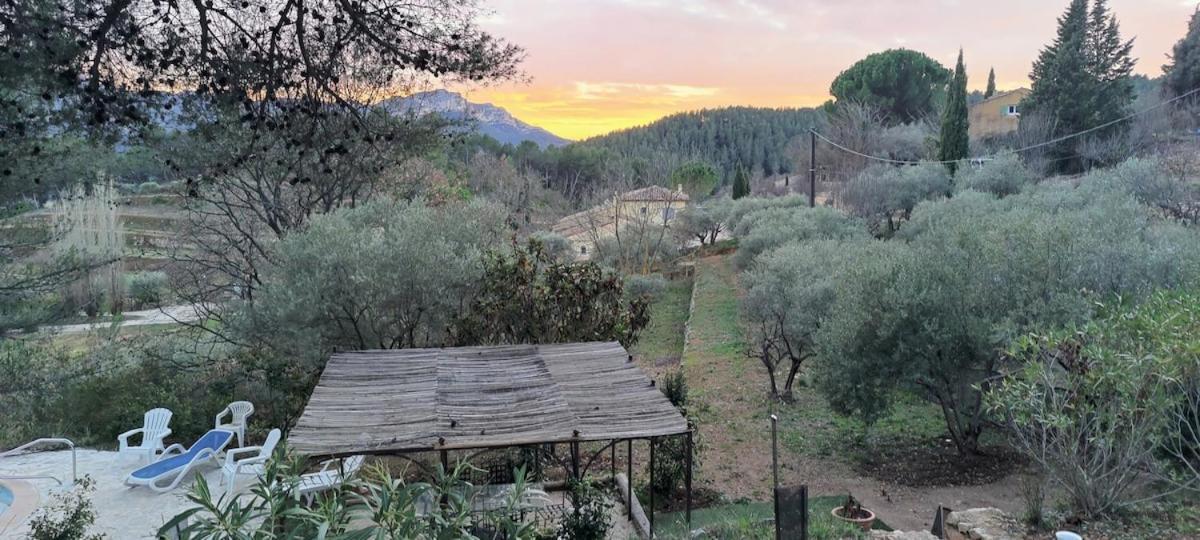 Villa Cigalons En Pleine Pinede Avec Piscine Chauffee De Mai A Septembre Auriol Luaran gambar