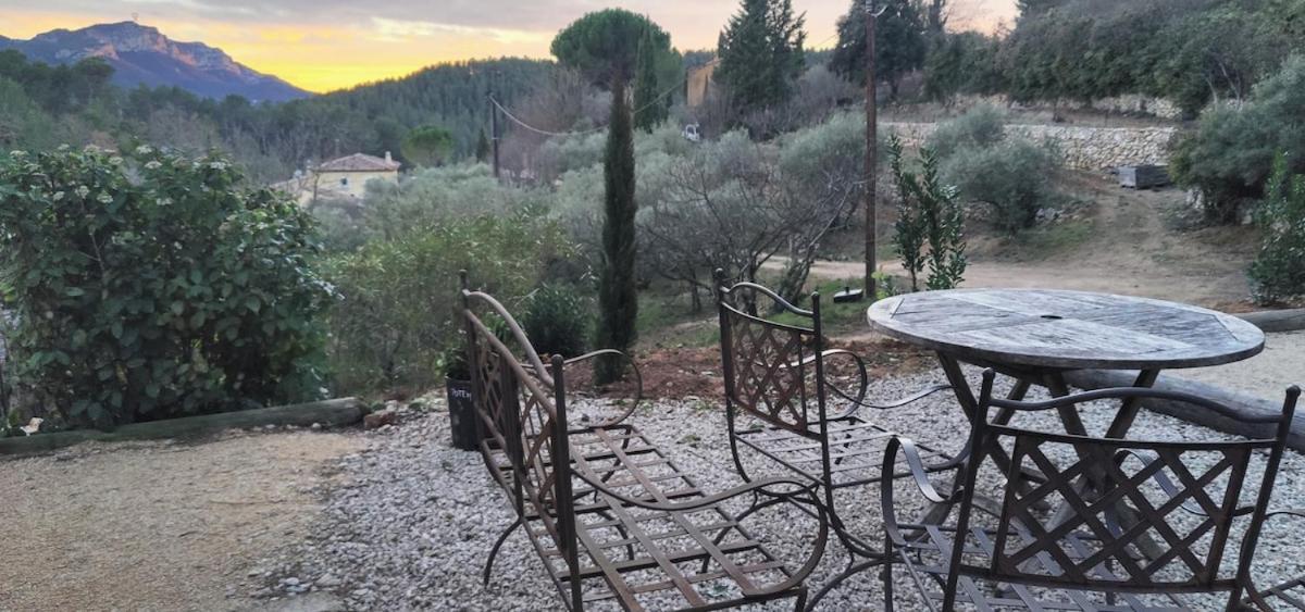 Villa Cigalons En Pleine Pinede Avec Piscine Chauffee De Mai A Septembre Auriol Luaran gambar