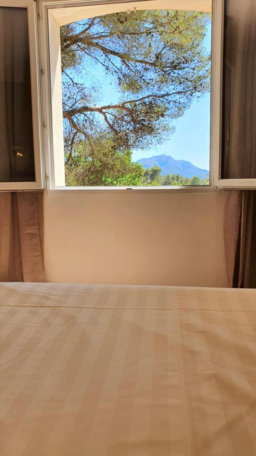Villa Cigalons En Pleine Pinede Avec Piscine Chauffee De Mai A Septembre Auriol Luaran gambar